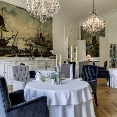 Schlachtenmalereien zieren die Wände. Schlachtenmalereien zieren die Wände.